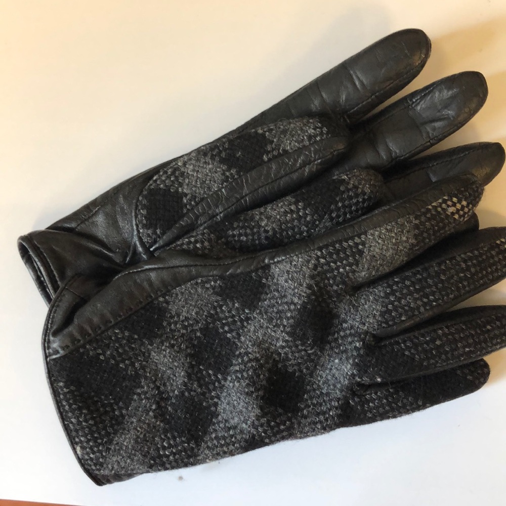 Burberry Gloves